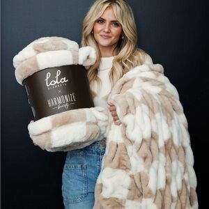 Lola Blankets Faux Fur Blanket/Latte Check/Size L/NEW! NIB! SEALED! Beautiful!!!